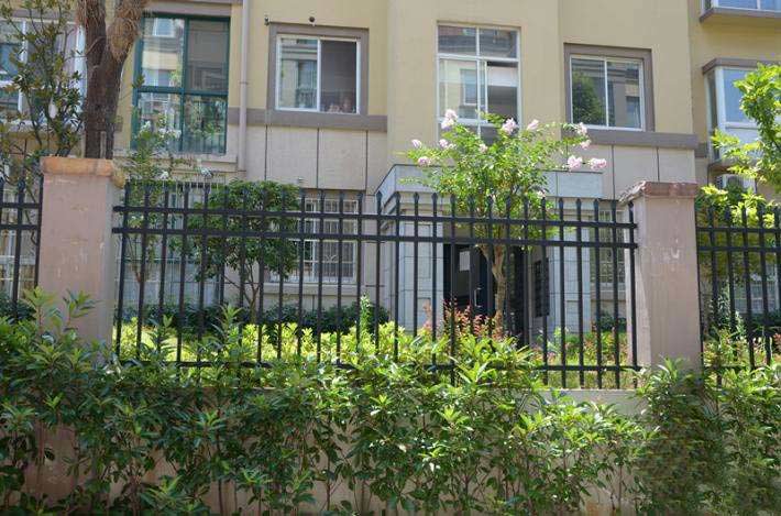 小区新钢护栏有什么规格特点适用范围包括哪些？