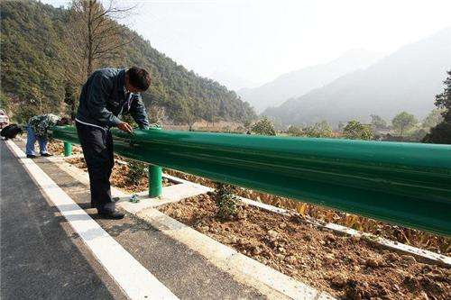 影响公路波形护栏板稳固性的因素有哪些？