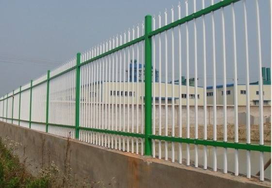 道路铁艺护栏安装定做哪家好？